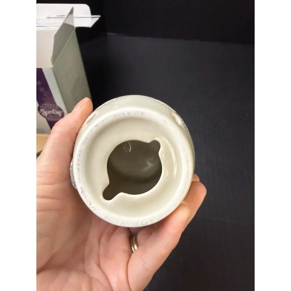 Scentsy Sand Dollar Plug In Wax Warmer New in Box